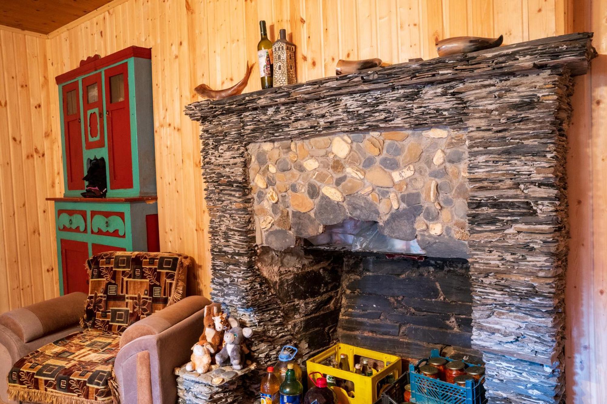 Guesthouse Svani Ushguli Bagian luar foto