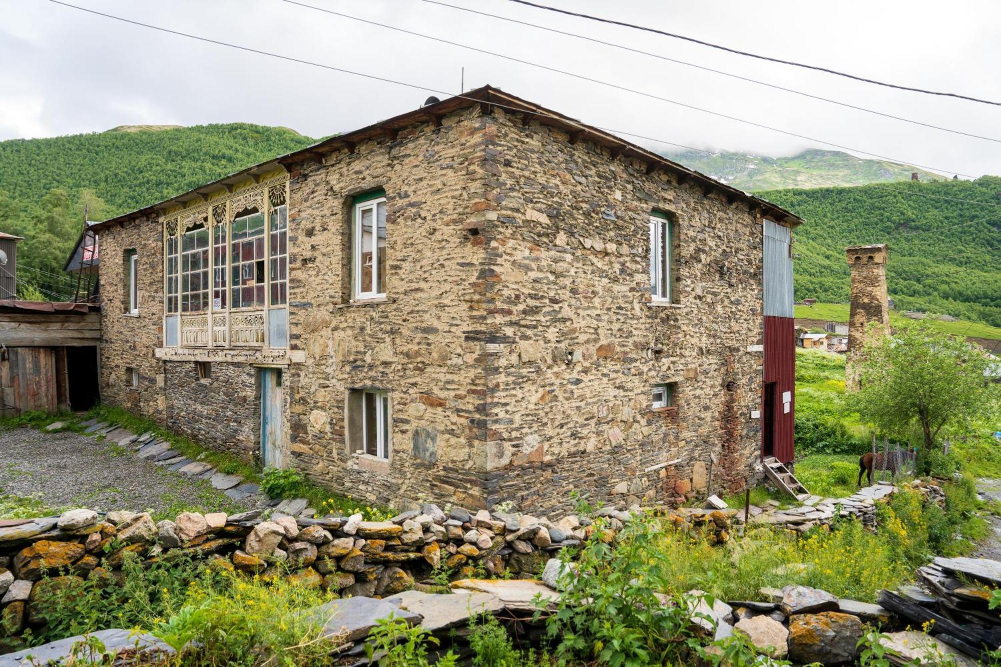 Guesthouse Svani Ushguli Bagian luar foto
