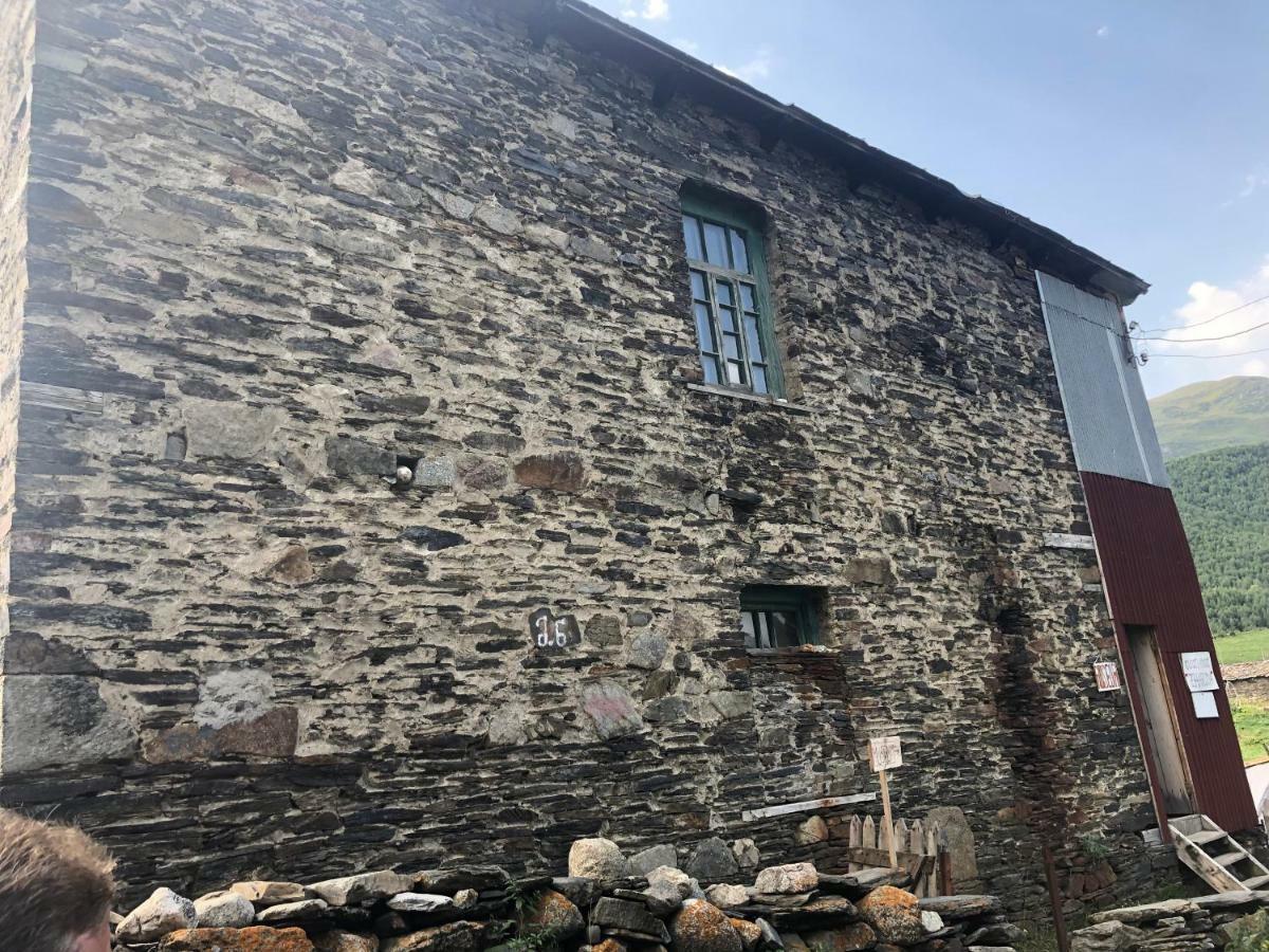 Guesthouse Svani Ushguli Bagian luar foto